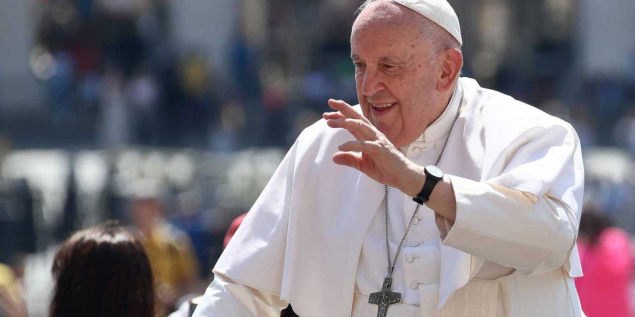Papa Francisco se reúne con familiares de rehenes israelíes y palestinos