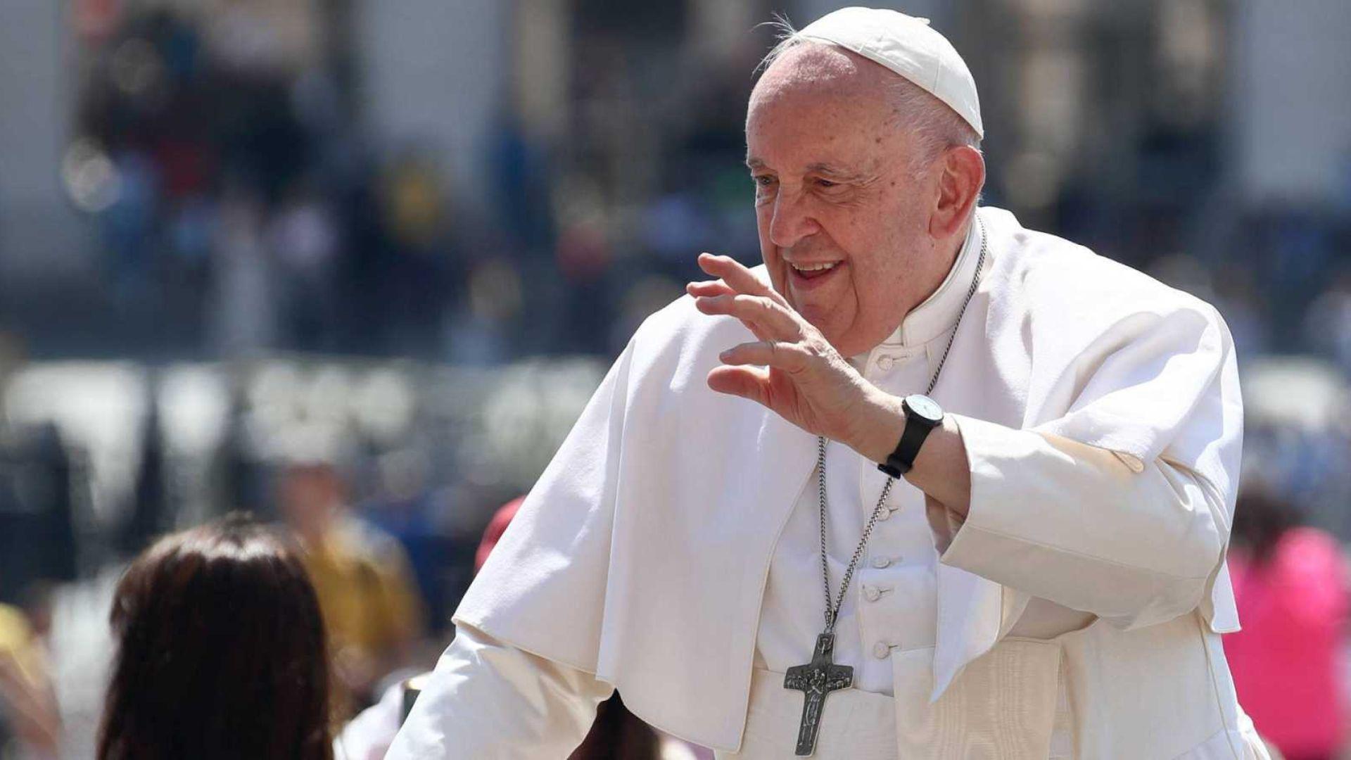 Papa Francisco se reúne con familiares de rehenes israelíes y palestinos