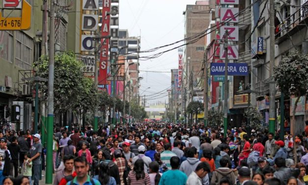 Gamarra: extorsionadores cobran hasta 4 mil soles a ambulantes