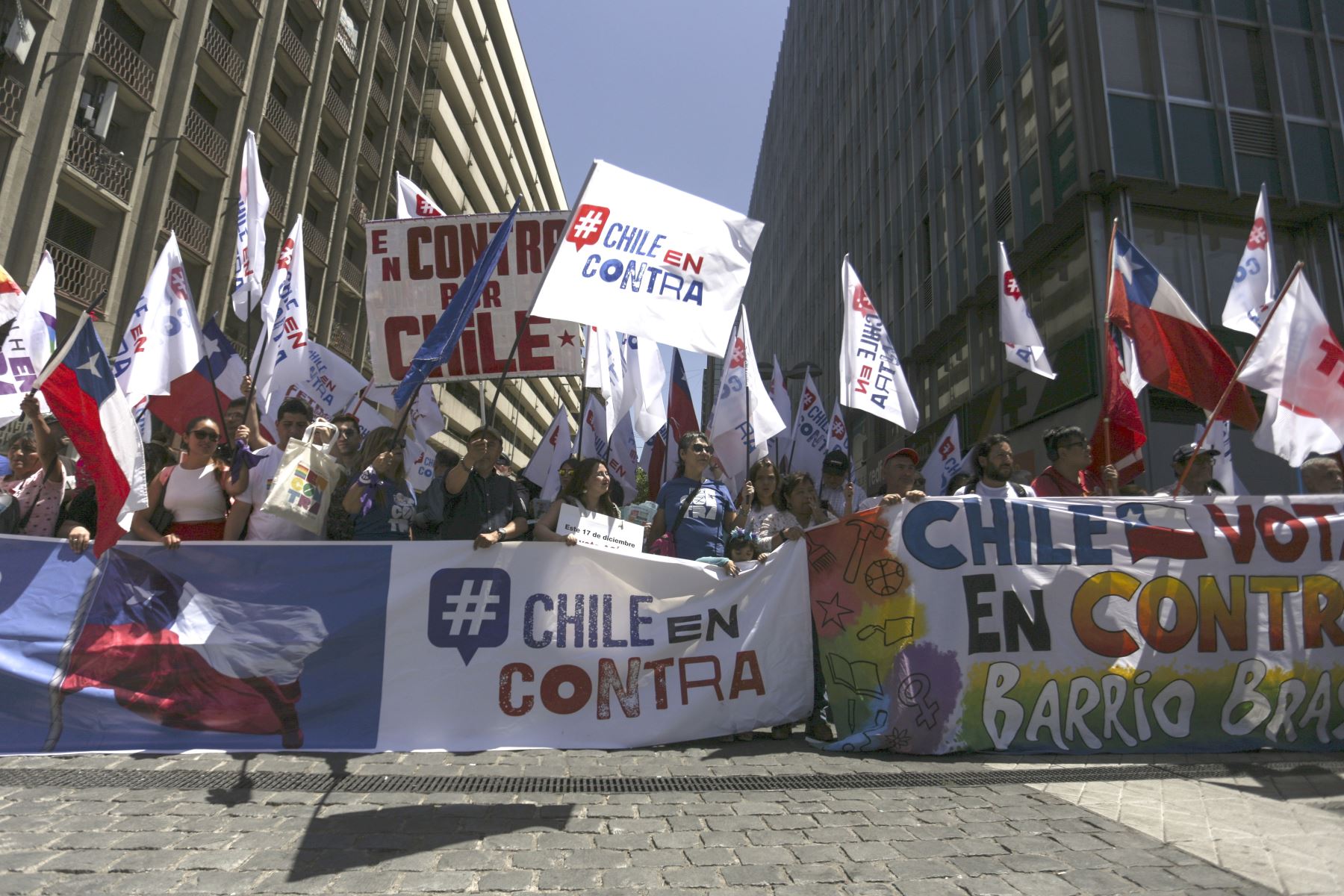 Chile rechaza una nueva Constitución y deja vigente la establecida