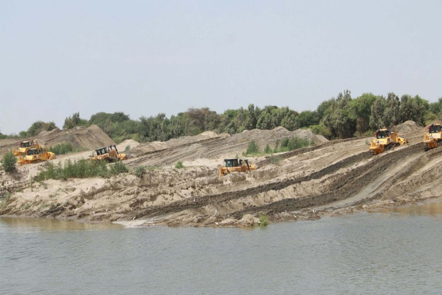 Descolmatación en ríos y quebradas de Piura avanza un 77%
