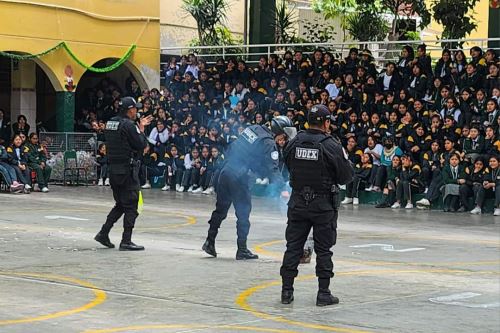 Arequipa: escolares recibieron charlas para evitar accidentes por pirotecnia