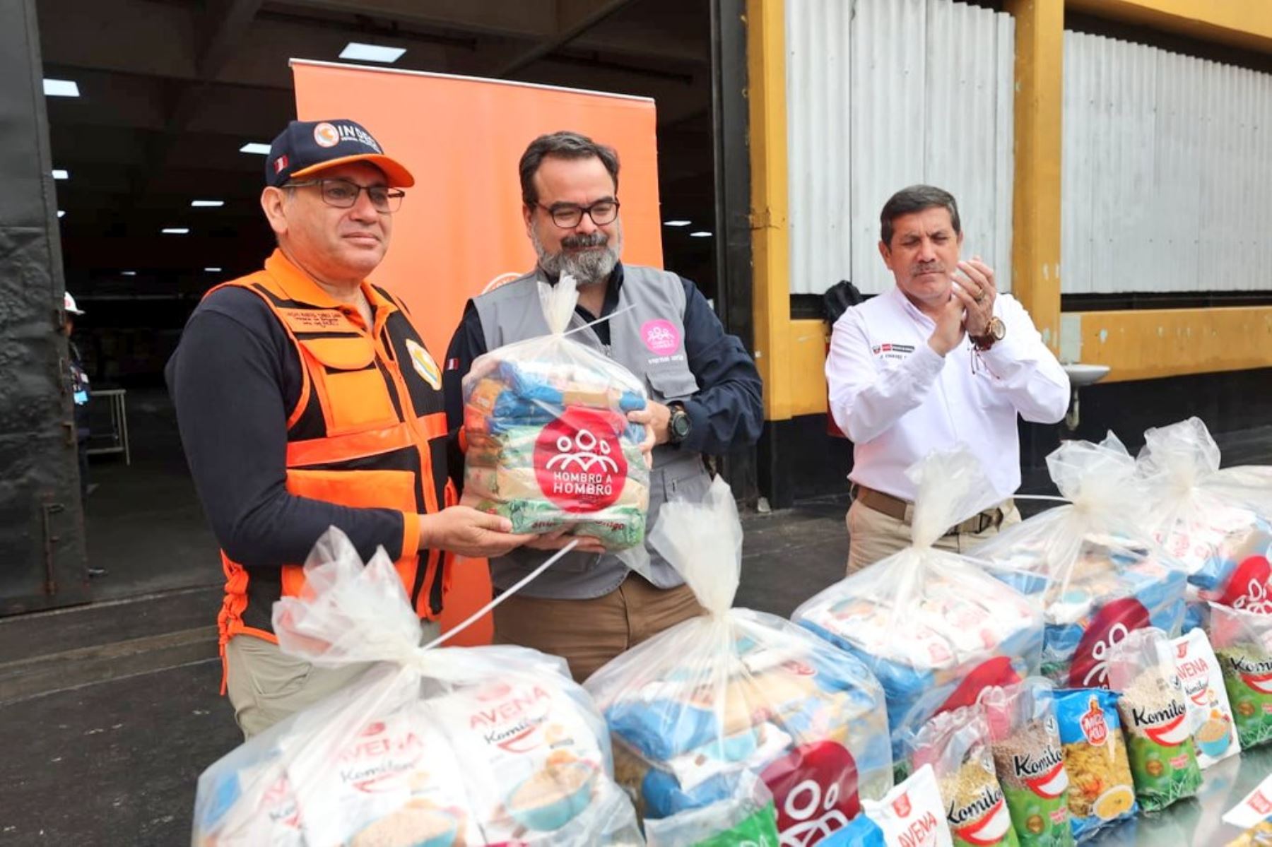 Afectados por las lluvias en el norte recibieron donación de alimentos no perecibles