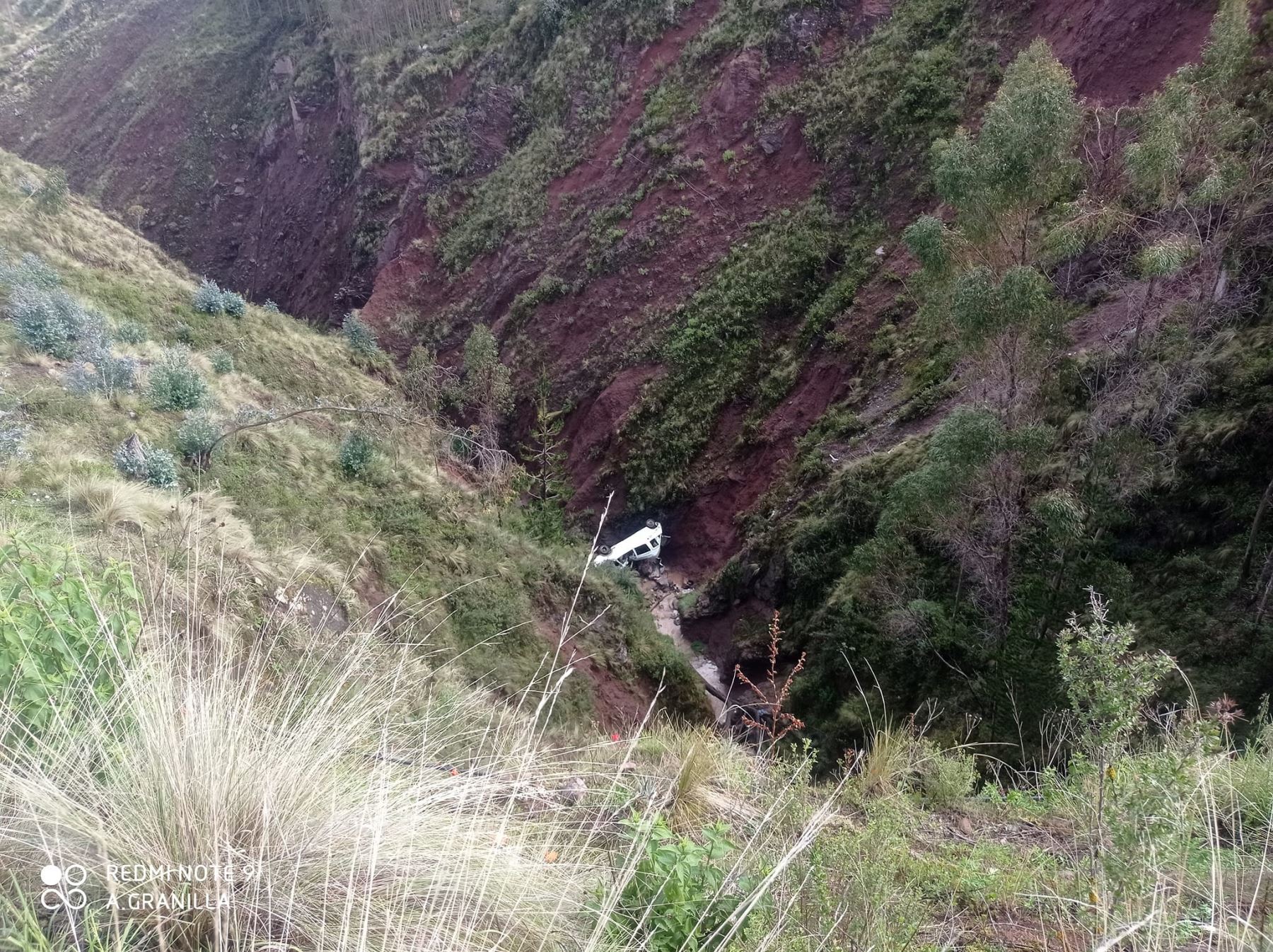 Cusco: Vuelco de miniván deja un muerto y cinco heridos