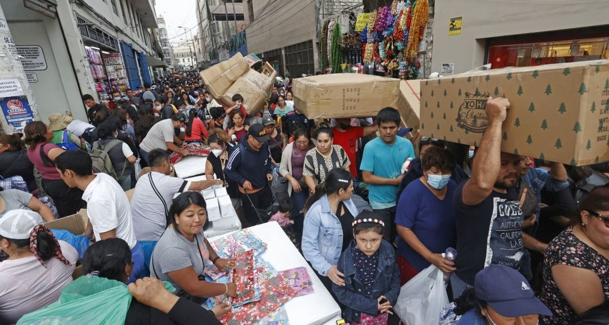 Desorden en Mesa Redonda y Gamarra a pesar del plan "Navidad Segura"