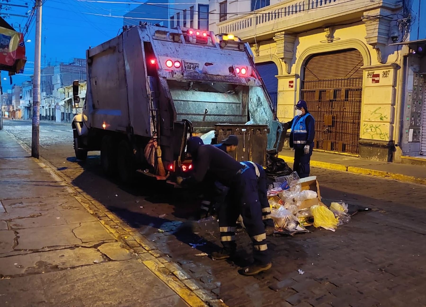 Arequipa: recogen más de 18 toneladas de residuos sólidos en centro histórico por Navidad
