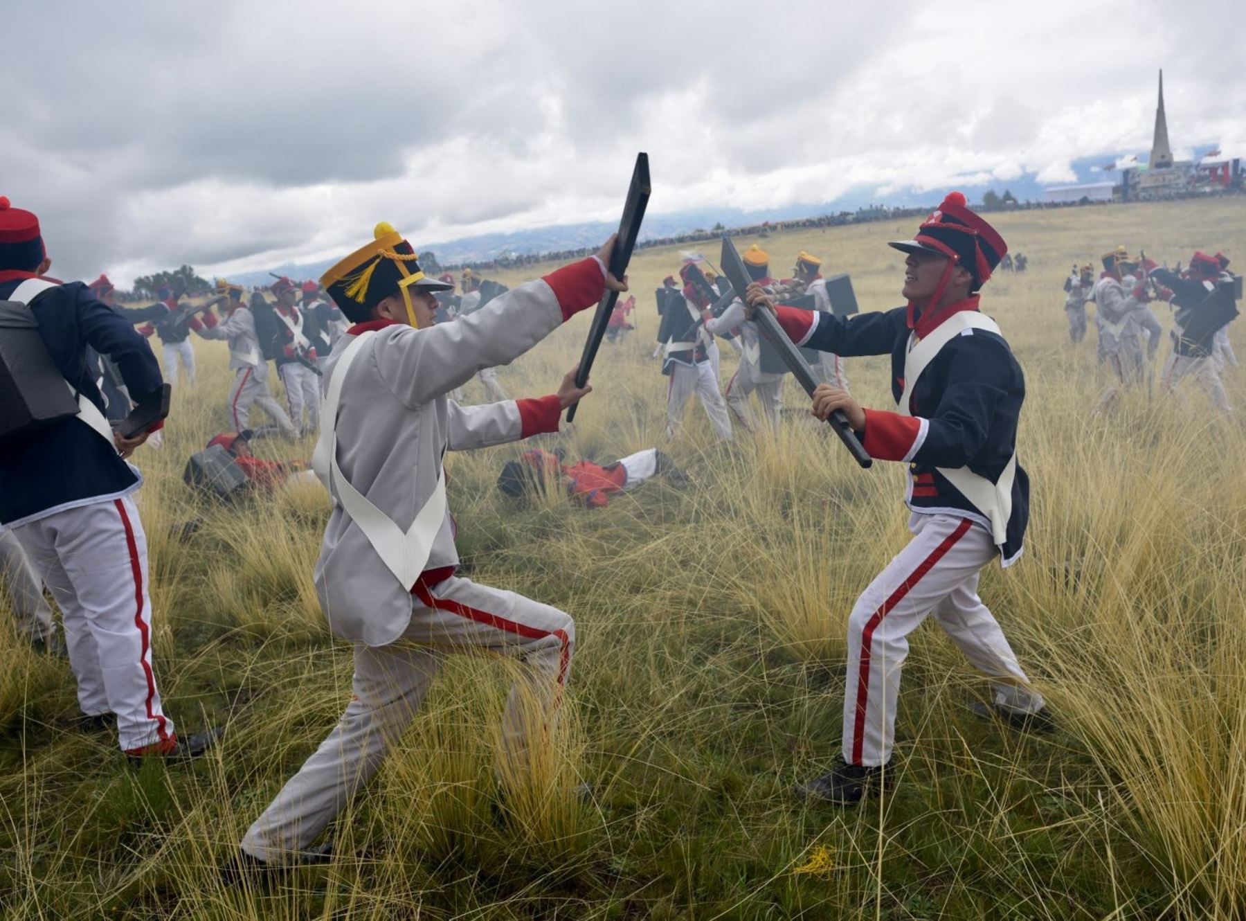 Espíritu patriótico: 1,000 escolares protagonizan escenificación de la Batalla de Ayacucho