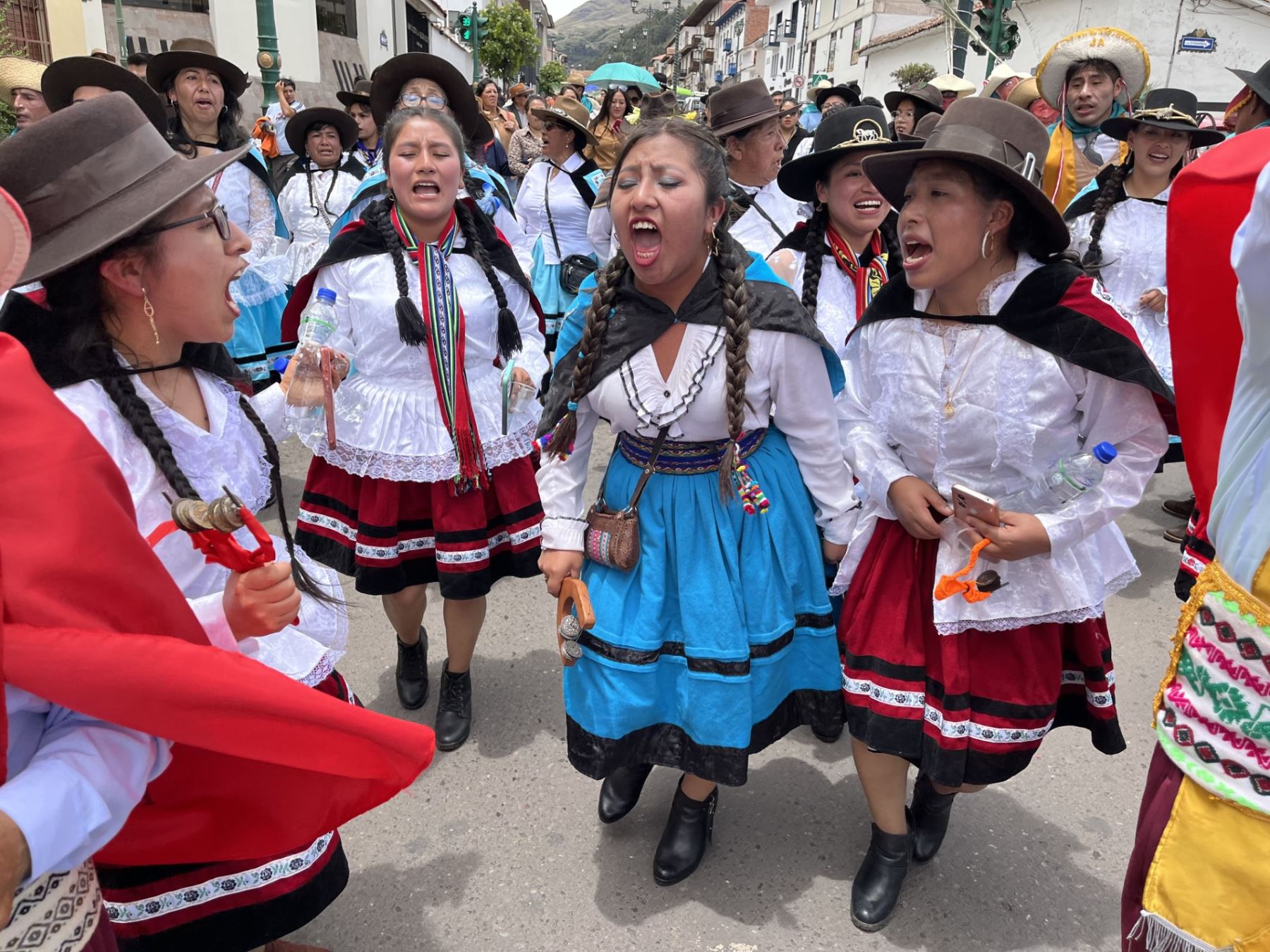 Cusco: apurimeños celebran el nacimiento del Niño Jesús con la tradicional danza huaylía