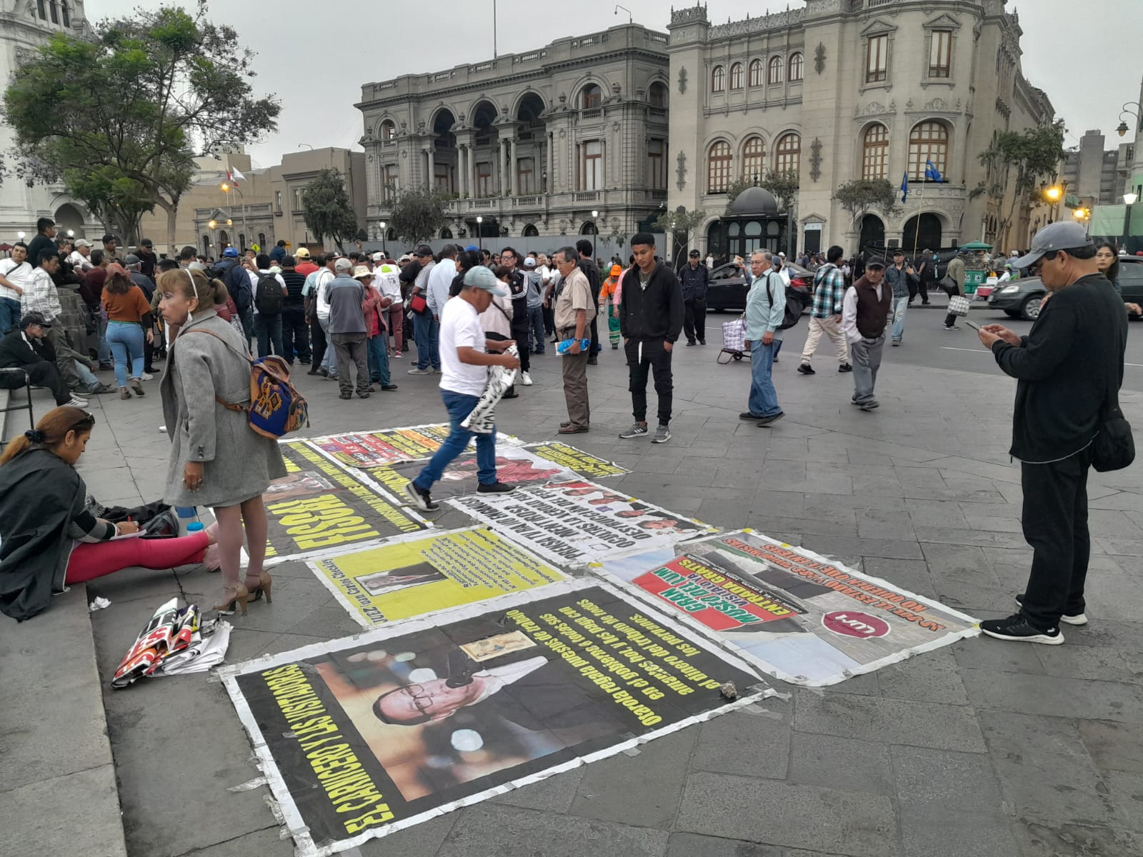 Plaza San Martín: Intento de protesta es interrumpido por PNP