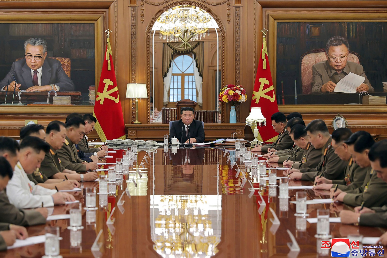 Kim Jong-un ordenó al ejército acelerar los preparativos de guerra