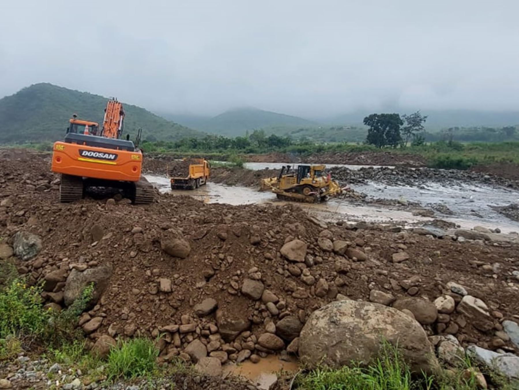 Lambayeque: avanzan trabajos de prevención por lluvias en Zaña y Reque