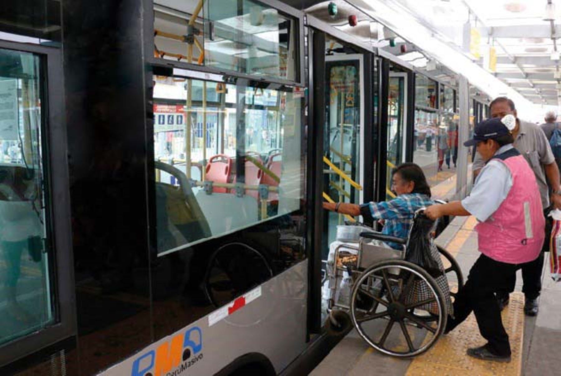 MTC y Conadis impulsan accesibilidad en transporte para discapacitados