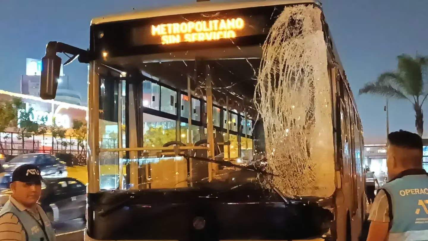 Choque de dos buses del Metropolitano dejó a personas heridas