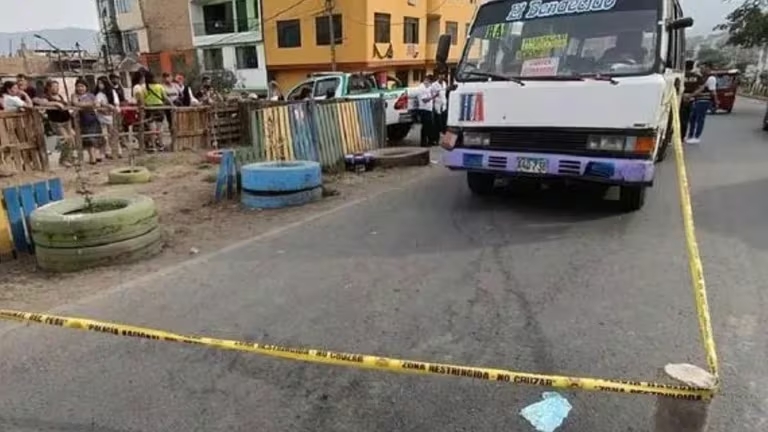 Asesinato de transportista en San Juan de Lurigancho mientras conducía una cúster