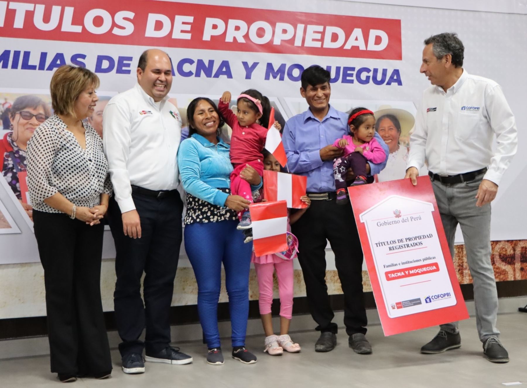 Tacna y Moquegua: Cofopri entrega titulación de 2,397 lotes para familias e instituciones