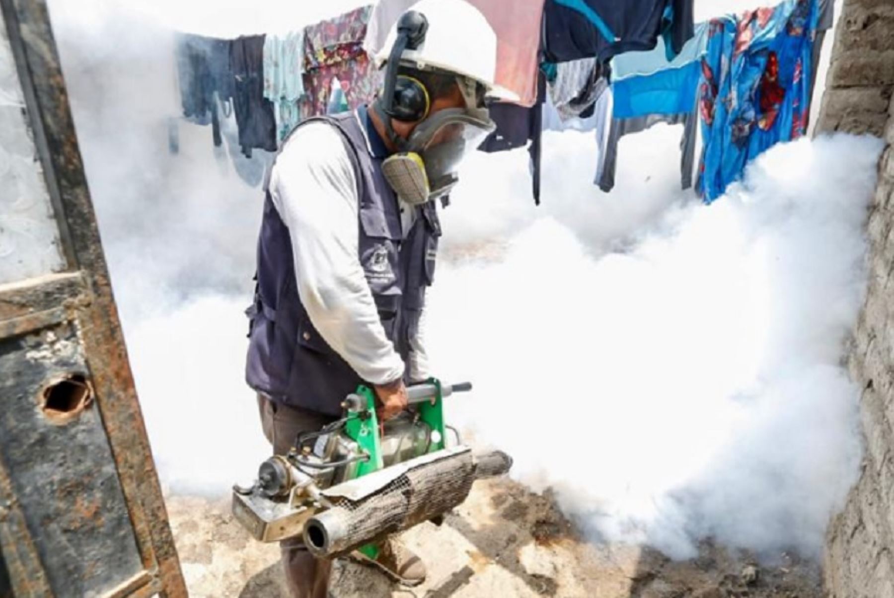 Dengue: Fumigan más de 24,000 viviendas en Chimbote