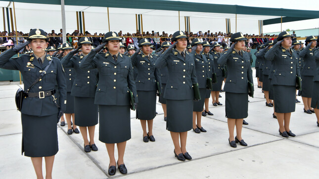 Casi 200 nuevas policías mujeres se gradúan para combatir el crimen