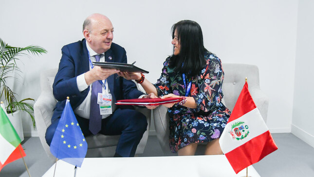 Perú e Italia firman memorando de entendimiento para fomentar la acción climática