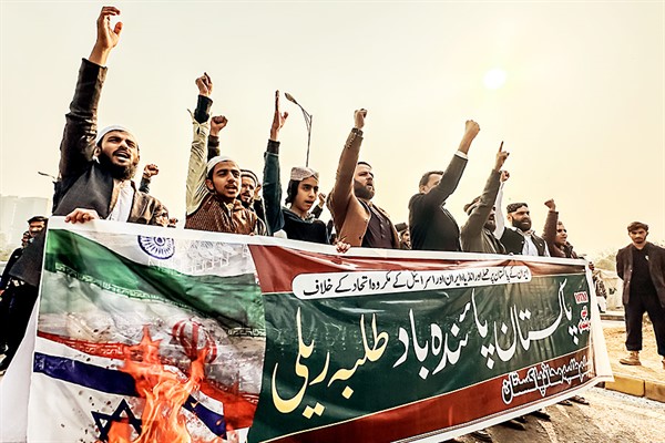 Pakistán bombardea Irán en represalia por ataque