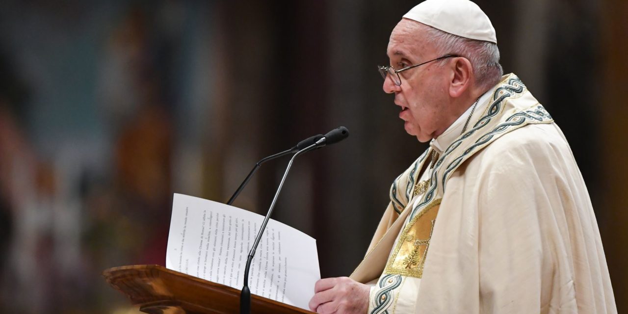 El papa Francisco insta a prohibir la gestación subrogada