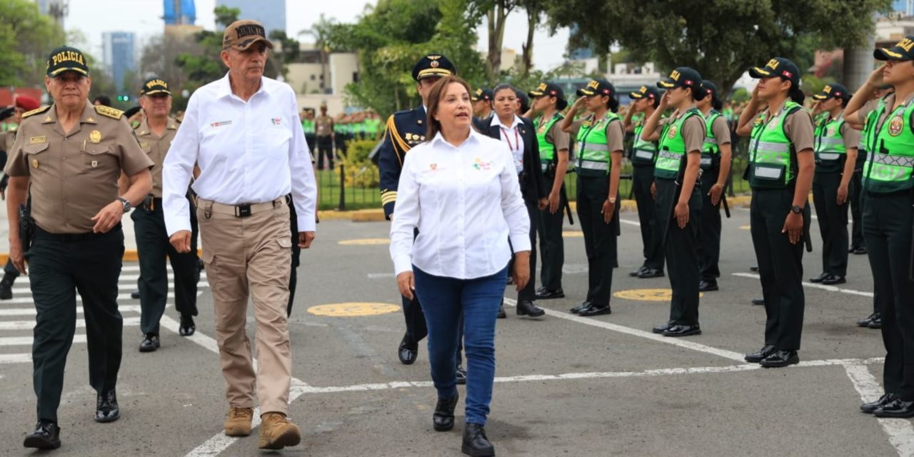 Presidenta saluda ingreso de 5,000 policías a labor de patrullaje
