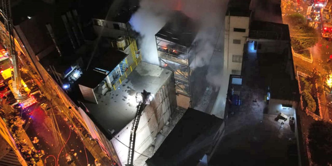 Incendio en galería de Mesa Redonda es controlado