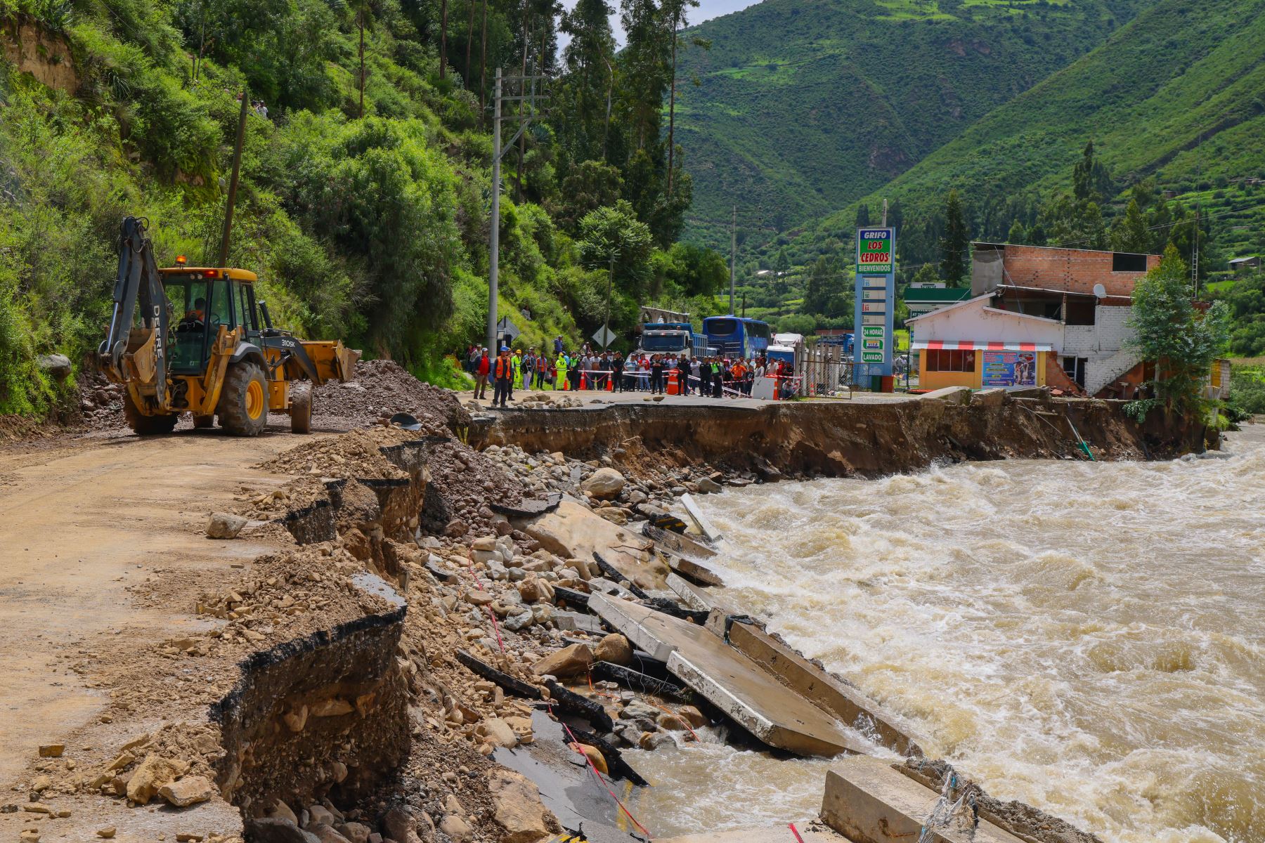 Apurímac: atienden emergencia de lluvias intensas con maquinaria