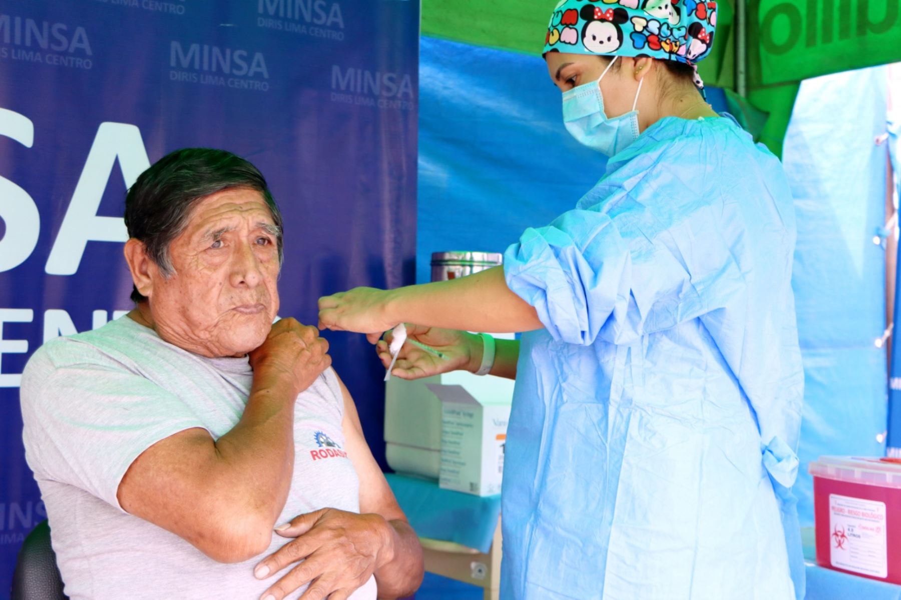 Essalud refuerza vacunación tras caso importado de sarampión