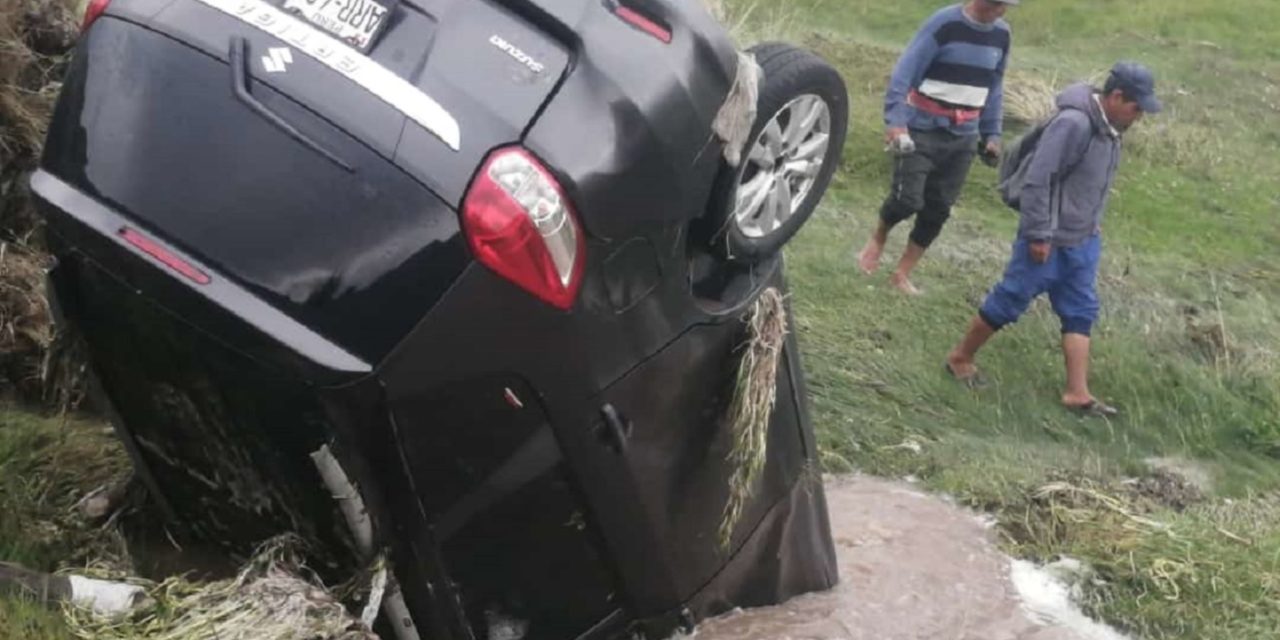 Huaico en Ayacucho arrastra automóvil y deja un fallecido