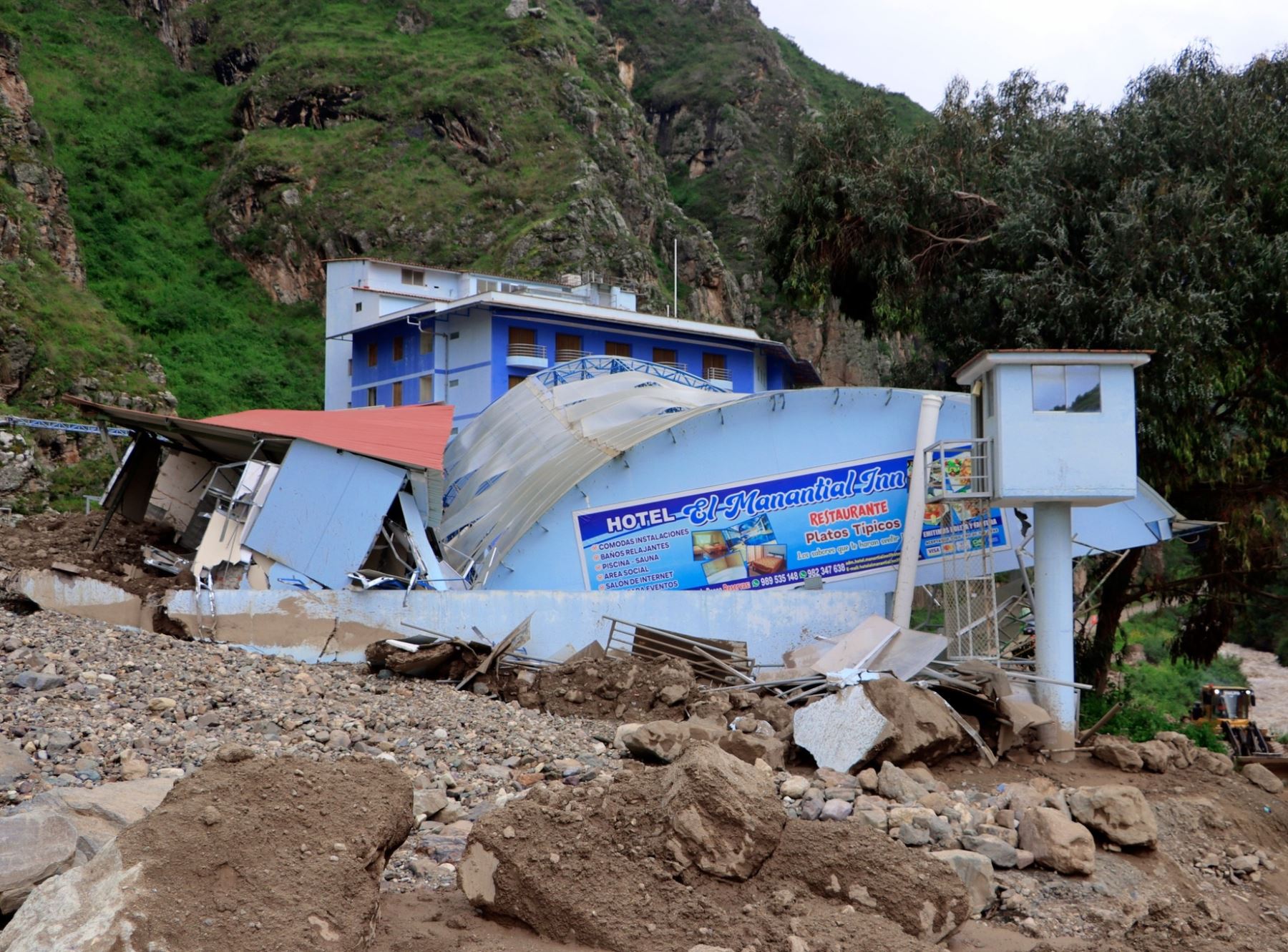 Dos hoteles y baños termales destruidos por huaico en Huaral