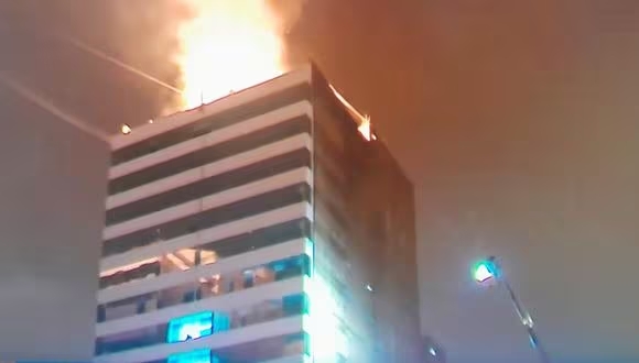 La Victoria: se registró incendio en edificio a pocas horas de Año Nuevo