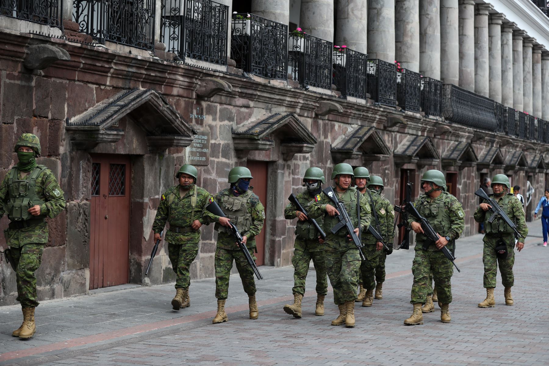 Colombia refuerza frontera con Ecuador: envía más tropas