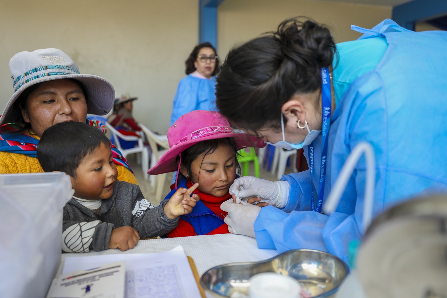 ¡Vacunación en las alturas! EsSalud lleva estrategia de inmunización infantil a más de 4 mil 200 msnm en Puno