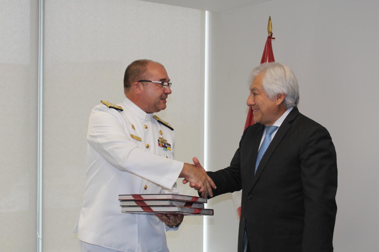 USMP y la Marina firman convenio