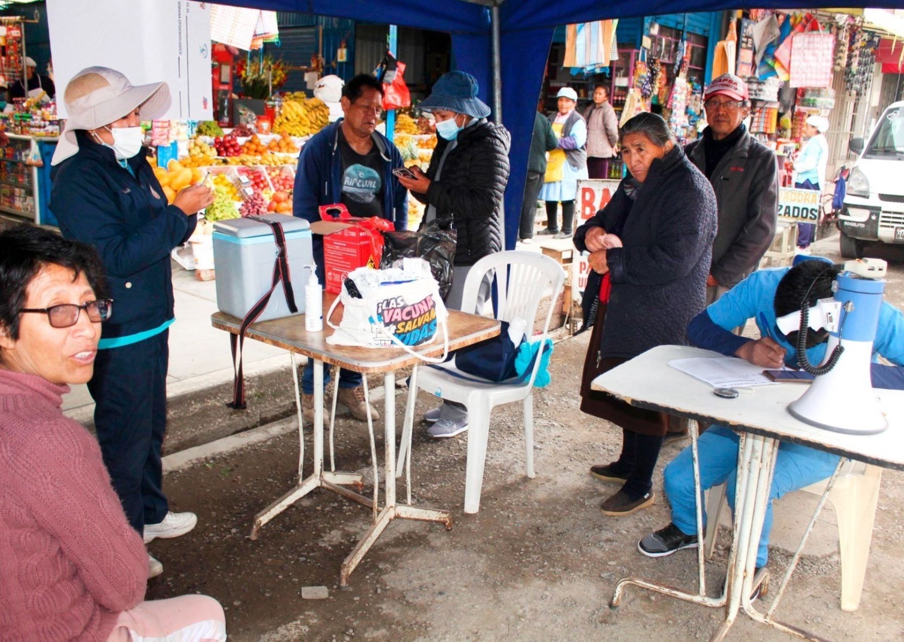 Huancayo reanuda vacunación COVID-19 en mercados de Chilca