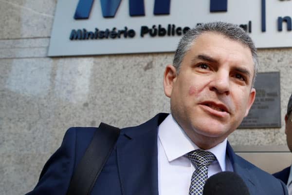 Fiscalía: Rafael Vela y Domingo Pérez viajaron 80 veces al exterior