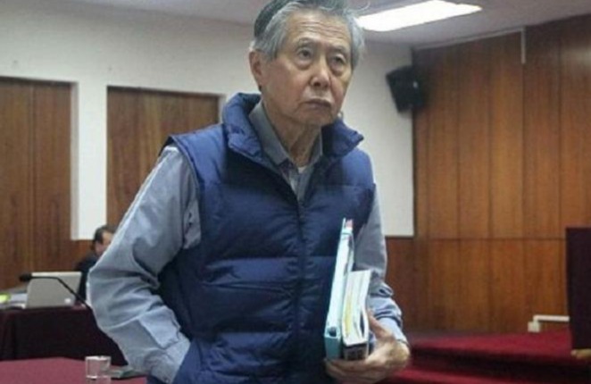 Fujimori reaparece en  público y es aplaudido