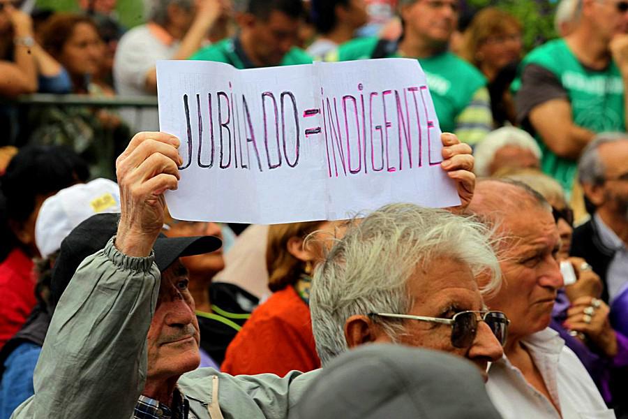 Jubilados en desacuerdo con aumento de pensiones y anuncian huelga de hambre