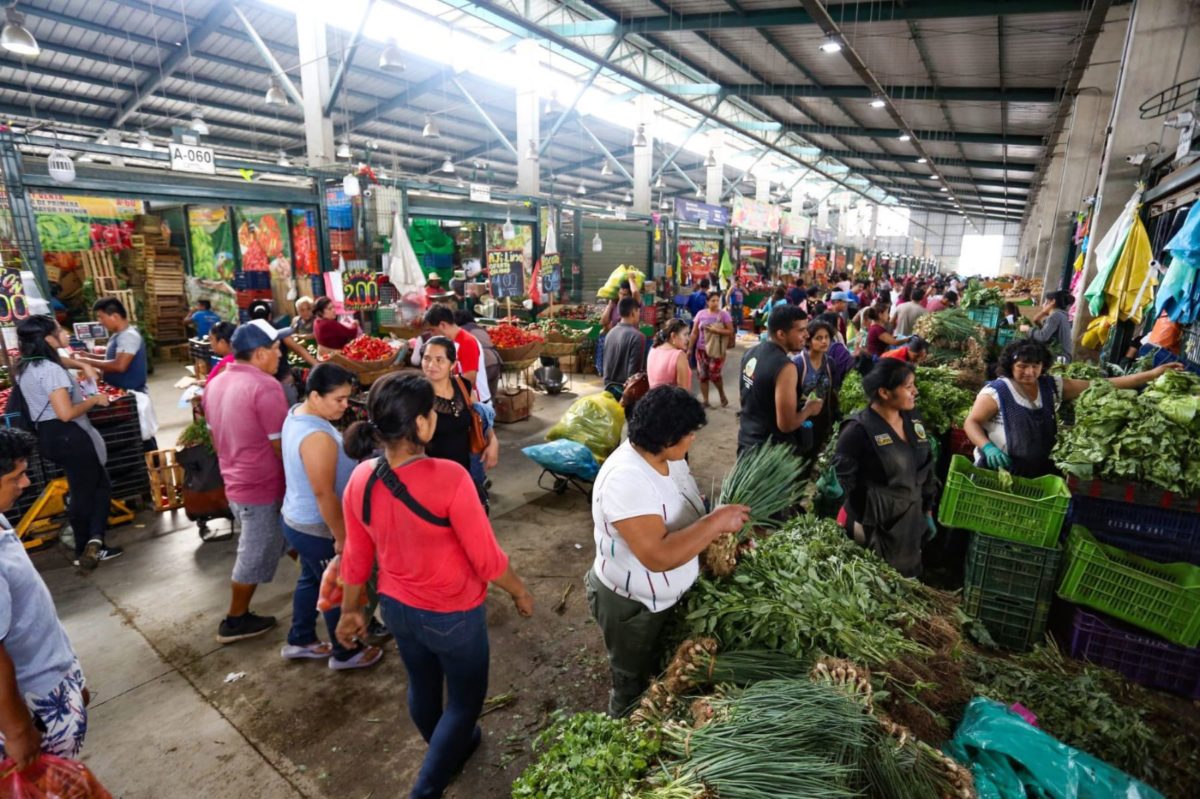 Atento a las principales ofertas de alimentos en el mercado mayorista de Lima