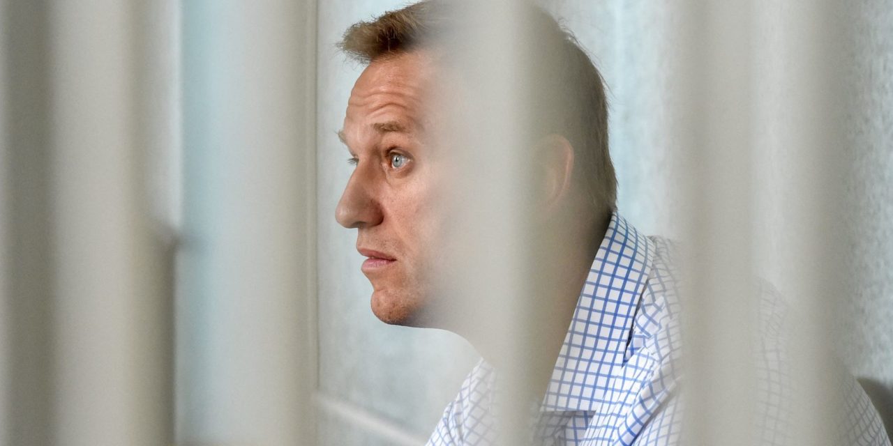 Francia dice que Navalni pagó con su vida la opresión de Putin
