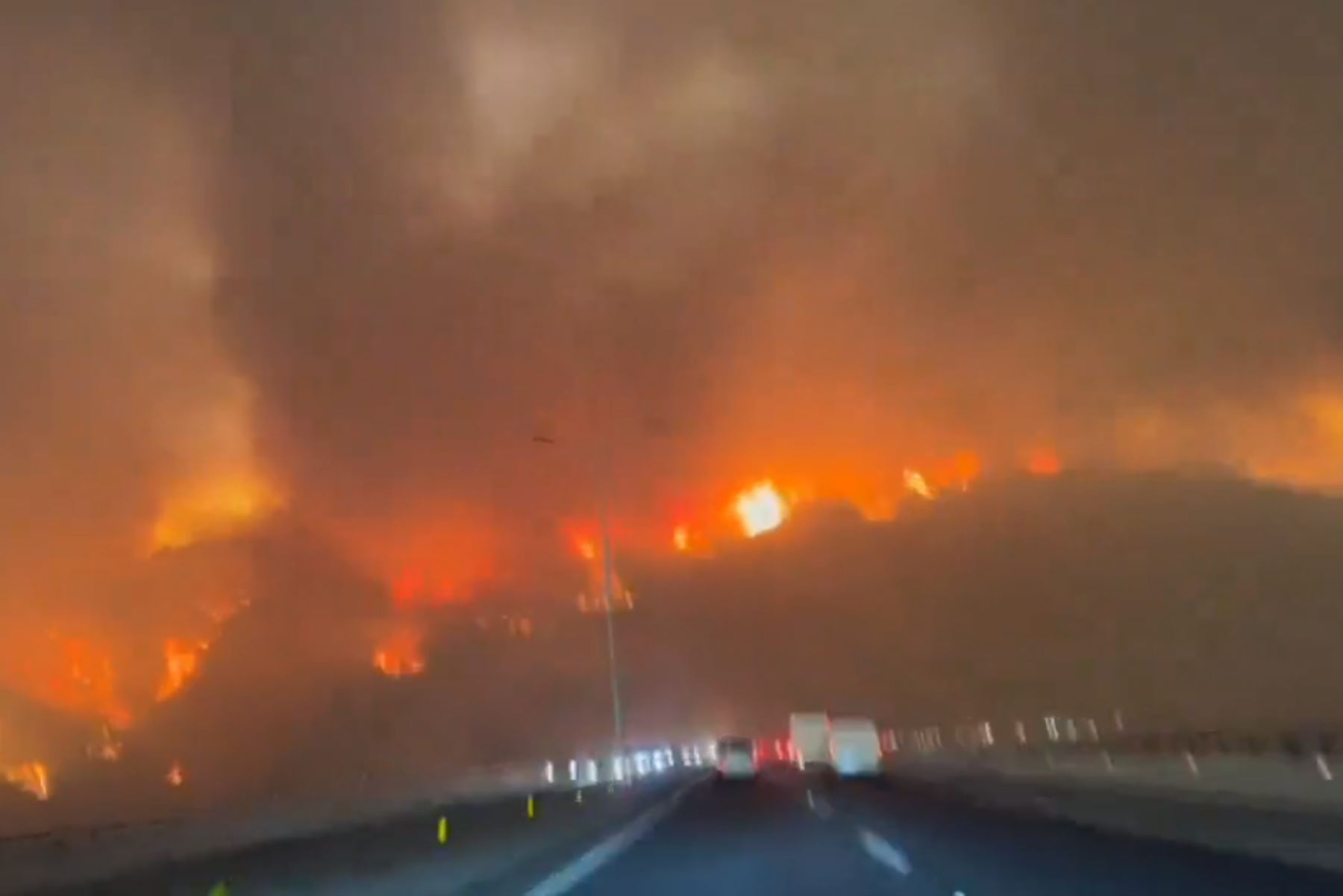 Evacuación de comunas en Valparaíso y Viña del Mar por incendio forestal
