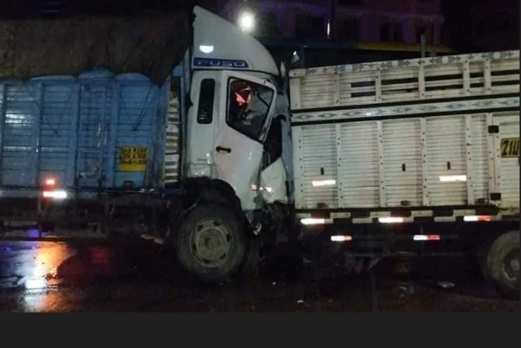 Choque de 2 camiones en Cusco deja al menos tres muertos