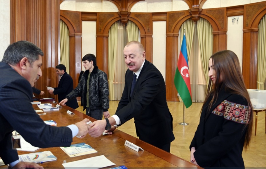 Presidente Aliyev fue reelegido por 7 años más en Azerbaiyán