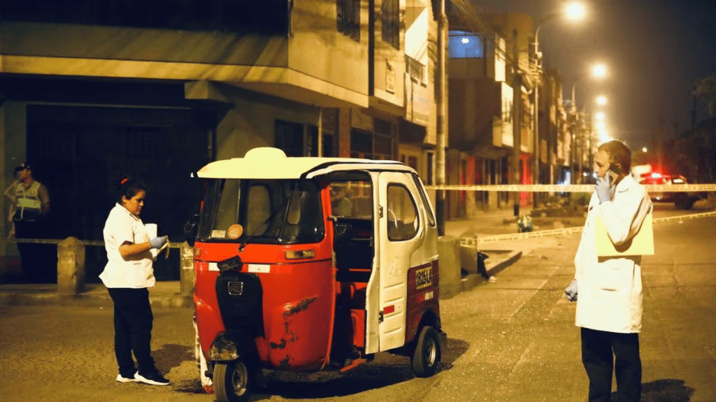 SMP: hombre fue asesinado a balazos dentro de su mototaxi - La Razón