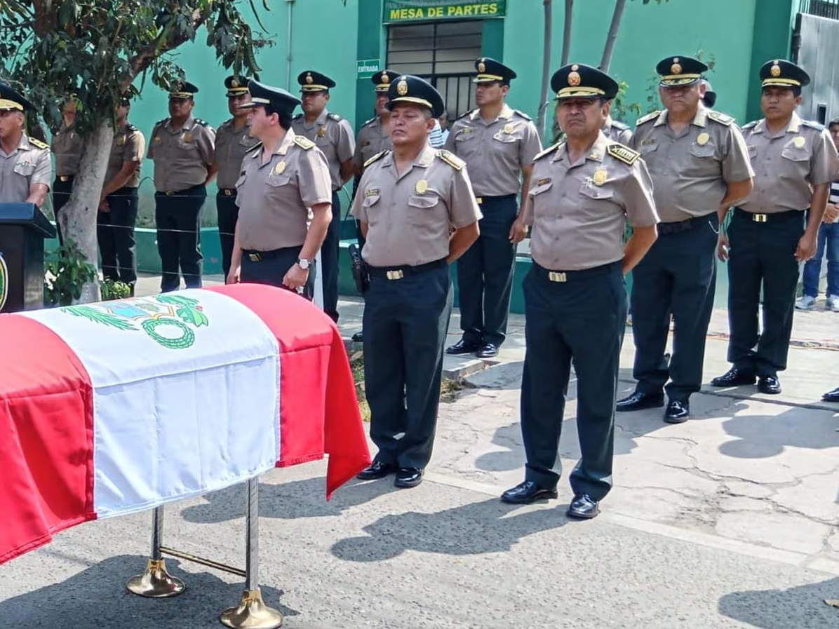 ICA: honores fúnebres al valiente policía, Ronaldo Lupaca Valdez