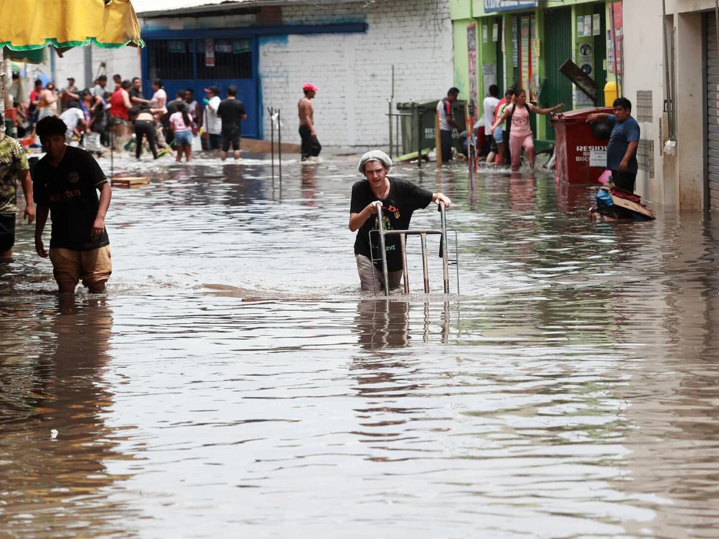 Contraloría exhortó a los gobiernos locales y regionales a tomar medidas contra intensas lluvias