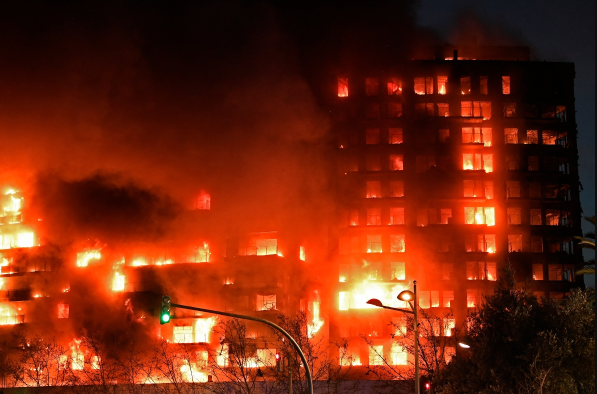 Incendio en España: 4 fallecidos y 19 desaparecidos