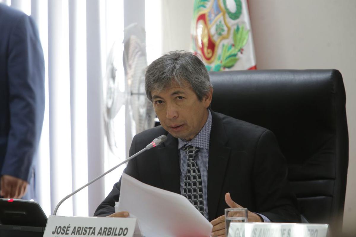 Ministro José Arista debe sustentar la nueva política económica