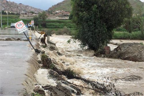 Arequipa: Desborde de río deja sin atención médica a pobladores
