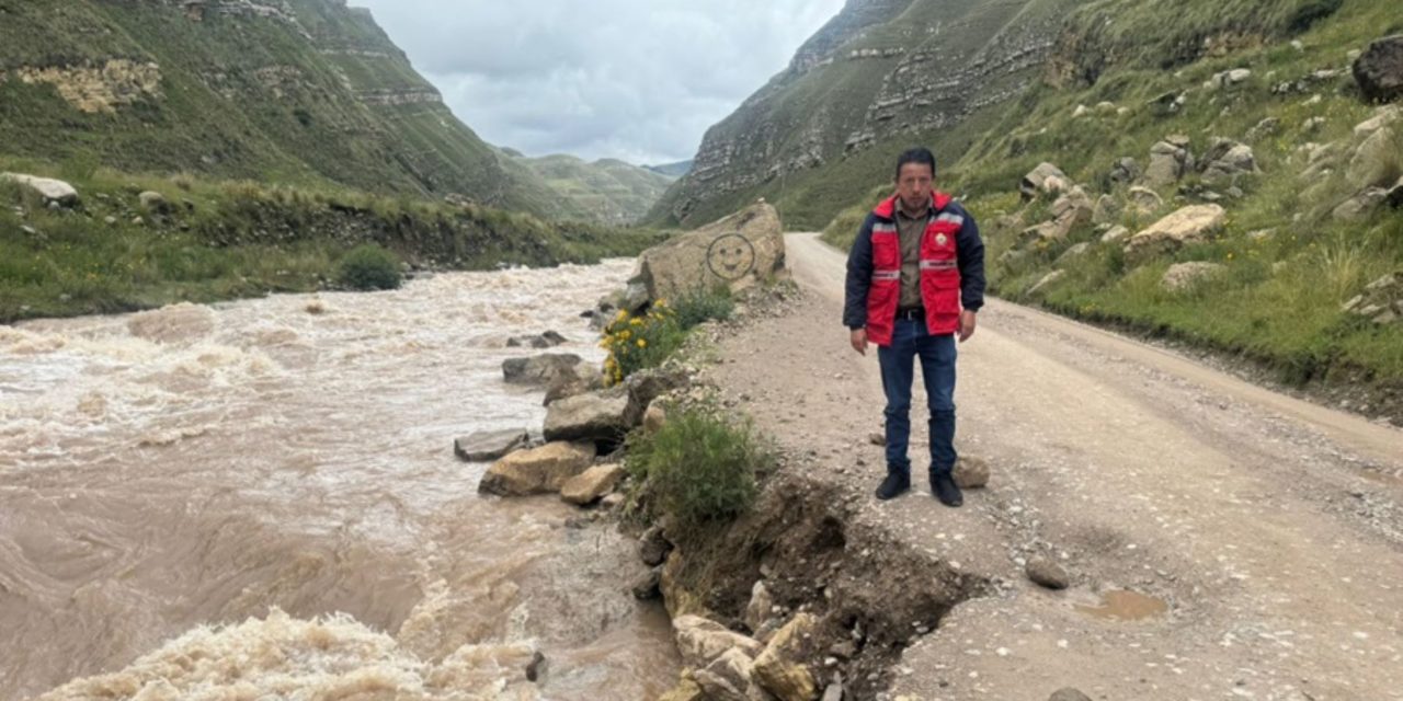 Incremento del caudal del río Huayhuay afecta parte de la carretera en Junín